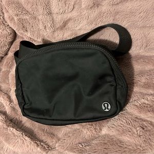 Black Lululemon everywhere belt bag 1L
